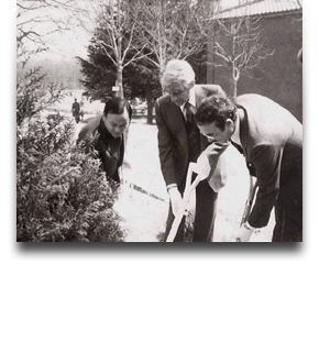 1973 최초 해외대학 교류결정(버팔로 대학과 자매결연)